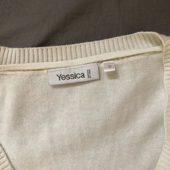 White knit vest with pink & coral geometric pattern - Picture 4 of 7